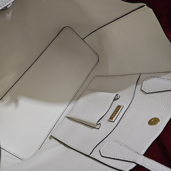 Tory Burch Perry Two-Tone Black and White Large Leather Tote with Tassel - Picture 15 of 16